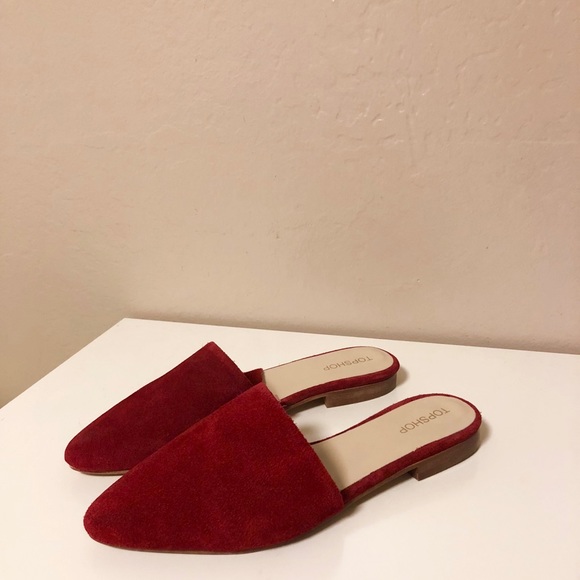 red flat mules